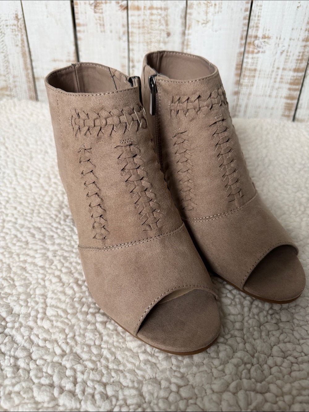 Francesca’s Women’s peep-toe slingback booties Size 8 Tan BNIB